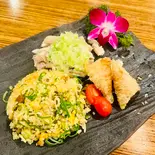 チャーシュー炒飯+貝柱春巻(2本)+選べる蒸し鶏（けむり屋 なんば2号店）