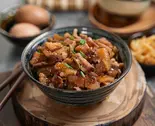 特製ルーローハン+もも唐揚げ3個乗せ (台湾風角煮丼) Braised Rice with Pork and Soy Sauce(ルーローハン 専門店 lur rou fan Pork Rice 豚肉庵 butaniku an 北千住店)