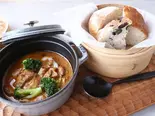 バターチキンカレーと糀パンのセット（KOUJI Labo.PARTAGE Rokkonoie）