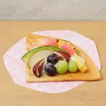 季節のフルーツ盛り合わせクレープ【巨峰 メロン シャインマスカット】（アイスるんです摂津本山店）