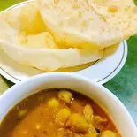 Chole bhature 2 pc bhature (チョレ バトゥレ)（バーラティ）