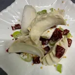 むし餃子の辛子そースかけ（鴻運食房）