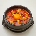 「神谷商店」ホルモンスンドゥブチゲ（コプチャンち 心斎橋店）