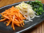 自家製ナムル三種盛り合せ（ビーフカツ肉垣）