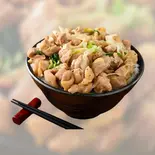 極旨塩ダレにんにく鶏丼(お肉200g)Garlic Chicken Rice Bowl with Delicious Salt sauce（Asian Dining サウラハビュー 成増店）