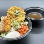全のっけ肉つけ讃岐うどん（肉つけうどんと丼ぶりの店 八雲）