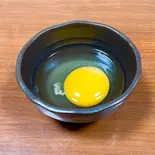 生卵（カレー屋さん よくばりカレー）
