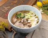 豚肉の旨みが染み出る～肉南蛮（銀座創業40年老舗そば屋「多吉」）