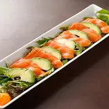 サーモンとアボカドサラダ(四季旬彩 料理人が魅せる神田和食店 桃源郷)