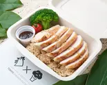 国産鶏ムネ肉ステーキ＆玄米  Domestic Grill Chicken Breast ＆ Brown Rice（東京チキンファクトリー 神田淡路町店）