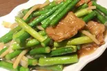 ニンニクの芽と豚肉の炒め（天鴻餃子房 九段店）