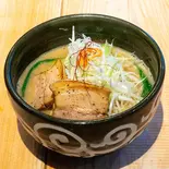 醤油らぁめん（四川坦々麺 赤くろ）