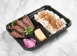 牛ハラミ弁当 Beef Skirt Steak Bento Box（チキンファクトリー南船場店）