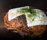 お好み焼きそば肉玉そば チーズのせ（広島お好み焼き 来んさいや Hiroshima Okonomiyaki Kinsaiya）