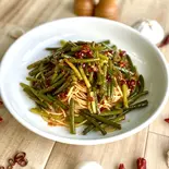 【旨辛】ニンニクの芽どっさりパスタ【深夜】（辛い料理たくさん。旨辛・激辛・鬼辛・刺し辛。 Scoville lab 新中野店）
