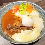 人気No.2温玉チーズカレー(カレー&タコライス 皇亭ペンギン神田店)
