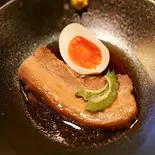 自家製ラフテー煮卵付き（琉球ダイニングバーGECKO）