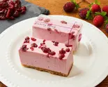 ビューティーベリーレアチーズケーキ Beauty Berries No-Bake Cheesecake（コガネイチーズケーキ）