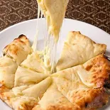 ハニーチーズナン Honey Cheese Naan(タイ・インド料理のお店 ALMOND TREE)
