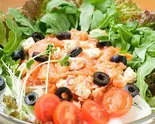 《リピートNo1》サーモンとクリームチーズのケールサラダ 《Repeat No.1》Kale salad with salmon and creamcheese（サラダデリMARGO）