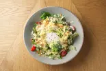 2種チーズの温玉シーザーサラダ（原価ビストロチーズプラス名古屋錦店）