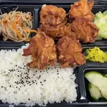 デラックスからあげ弁当（惣菜屋 かめ一）