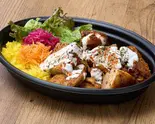 サラダ＆チキンオーバーライス Salad Chicken Over Rice（WY チキンオーバーライスカレー WHITE YELLOW 下赤塚）