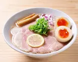 半熟味玉 淡色醤油の貝ダシ中華そば（中華そば那由多）