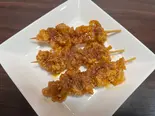 旨辛タレ鶏皮串(3本入り)/ Spicy Sauce Chicken Skin Skewers(3piece)（からあげ金と銀 日本橋店）