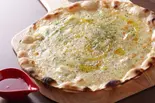 プチ贅沢！7種チーズのプレミアムフォルマッジ～ハチミツ付き（肉と石窯ピザのイタリアン Pizza cozou ピザコゾウ 横浜関内）