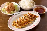 業務用じゃないよオーロラメンチカツ定食（大阪餃子専門店よしこ 大崎店）