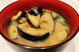 とろっと茄子のお味噌汁（オム卵からあげ丼 火の鳥 天下茶屋店）