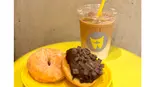 【Wコンボ】アイスカフェラテ+ドーナツ2種類（WARU WARU DONUT）