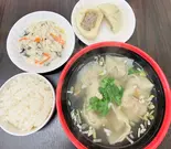 ワンタンスープと肉マンセット(春ちゃん手作り餃子)