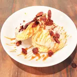 リコッタパンケーキ(キャラメルナッツ＆バニラアイス)Ricotta Pancake (Caramel Nuts ＆ Vanilla Ice)（コーデュロイカフェ 大名店）