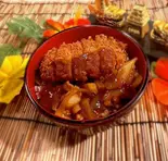 三元豚のカツカレー丼(おばんざいときしめん鯱)