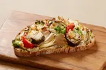 彩野菜ローストのタルティーヌ（ブレッド マチエール）