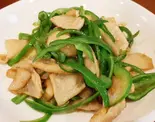 鶏皮ピーマン炒め(ぎんのいえ)