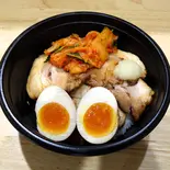 背徳感のキムチ炙り豚丼（圧倒的背徳感!炙り豚RUSH! 反町店）