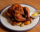 Poussin roti じっくりと焼き上げた丸鶏 約1kg(45分前後お時間かかります)（Le Parisien）
