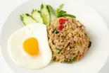 (81)豚肉ガパオ激辛チャーハン 目玉焼きのせ（サームロット）