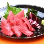 Makiba鉄板!本マグロ中トロの切り落とし(本まぐろ中とろ切り落としと次の肉料理 マキバスタイル 芝浦店)