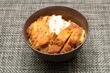 熟成ロースかつとじ丼（熟成八層重ねかつ八豚）