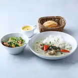 鶏もも肉のグリーンカレー(スープ・サラダ・パン)セット（L'UTOPIE）