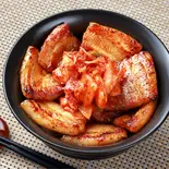 【キムチのせ】豚丼（豚首領 荻窪店）