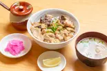 味が選べる牛ホルモン丼 もつ入りスープセット（元祖かしら丼専門店 かしら丼とホルモン丼の金太）