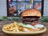 ダブルバーガー【DOUBLE BURGER】（創業21年プレミアムバーガーの店 UNCHAIN DINER）