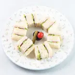 厚切りロースハムとグリーンアスパラガスのサンドウィッチ（カフェ ロッビア）
