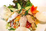 蒸し鶏とキャベツのあっさりサラダ/Goi ga（ベトナムリゾートレストラン ハノイマチ）