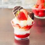 北海道産マスカルポーネと国産いちごパフェ（Cafe do paris）